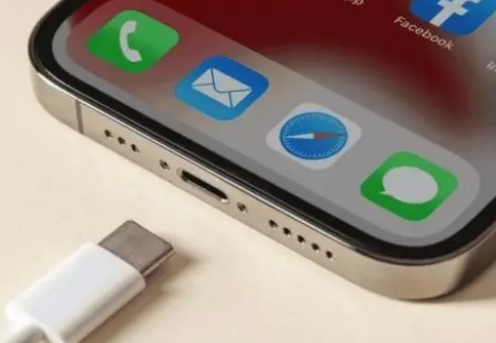 龙滚镇苹果15维修分享iPhone15改USB-C接口后能和安卓用户互借充电器吗 